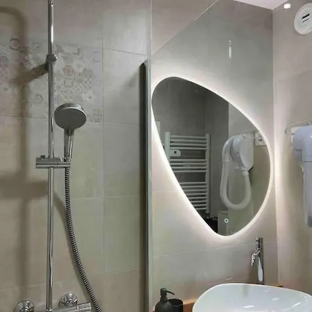 Apartment Le Seven, Avec Piscine En Front De Cagnes-sur-Mer